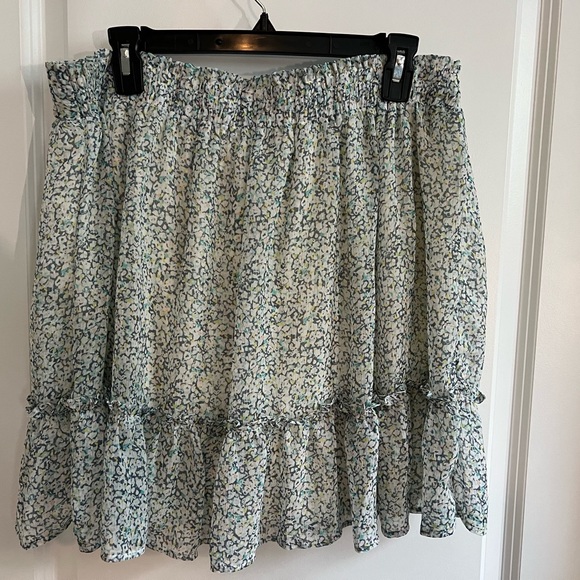 ☀️☀️XL Lauren Conrad skirt with attached shorts.☀️☀️ - Picture 2 of 4